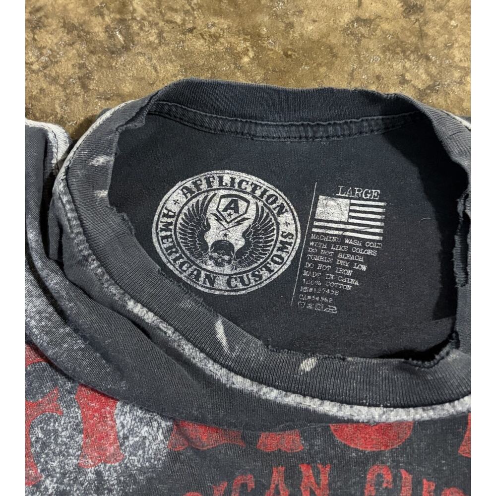 Y2K Affliction Graphic T-shirt American Flag, Grey Red Size Large - Picture 4 of 4